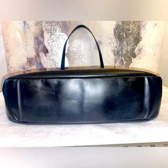 Authentic Salvatore Ferragamo Black Shoulder Bag - Picture 3 of 16